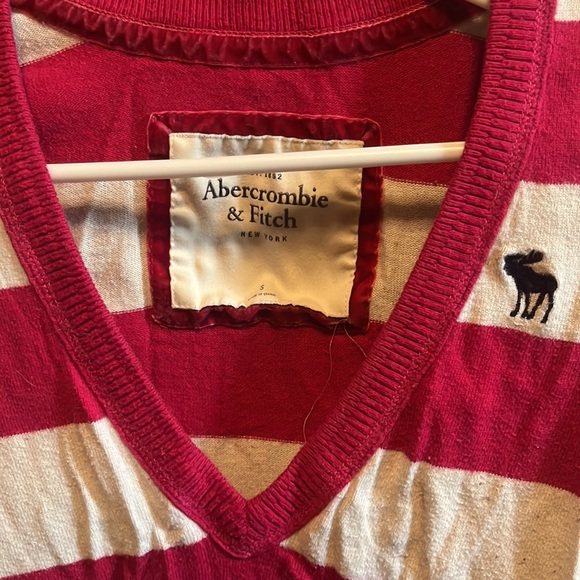 Pink/white striped Abercrombie sweater - Picture 2 of 3